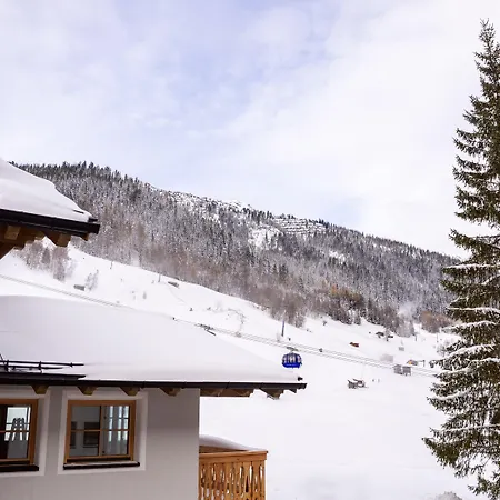 Marmotta Culm - Luxus Ski-in Ski-out アパート